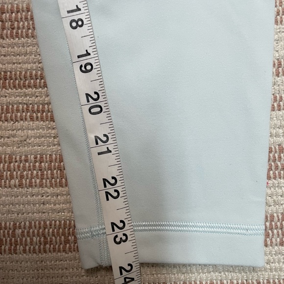 | Lululemon | Wunder Under cropped leggings. Size 8. - Picture 5 of 6